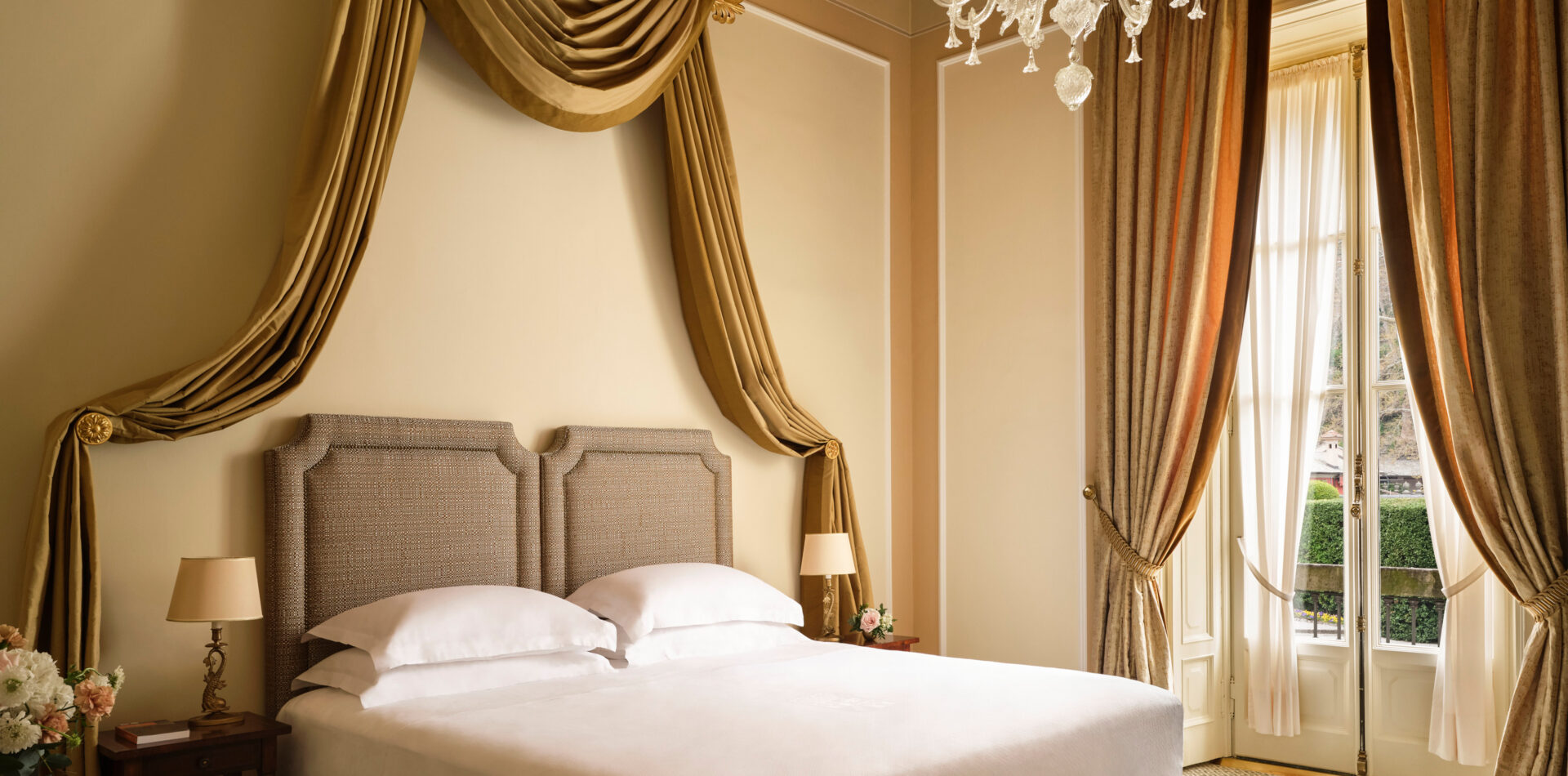 00 hero media full room suite desktop