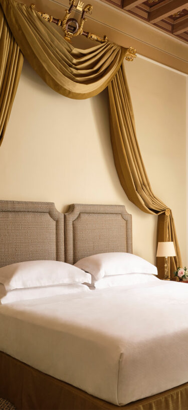 00 hero media full room suite mobile